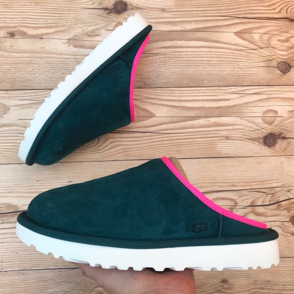 UGG Classic Slip On - Picture 15 of 16